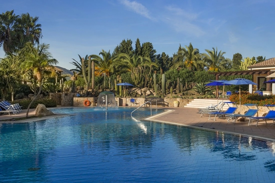 la piscine hôtel-a-Pula-Sardegna.jpg
